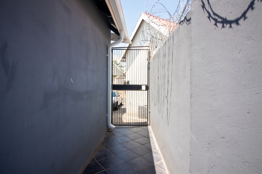 To Let 3 Bedroom Property for Rent in Geelhoutpark North West